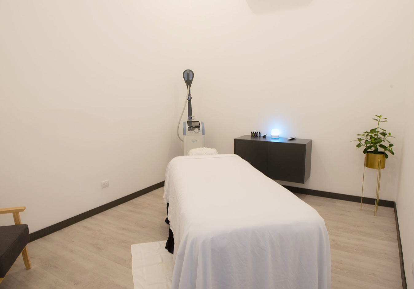 Sala de masajes y fisioterapia: Un refugio de relajación y avanzada tecnología para tu bienestar